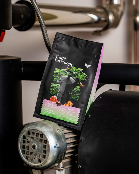 Confezione A' Moka Caffè Partenope sulla macchina